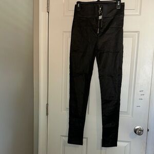 Apperloth A Sleek Black Skinny Pants